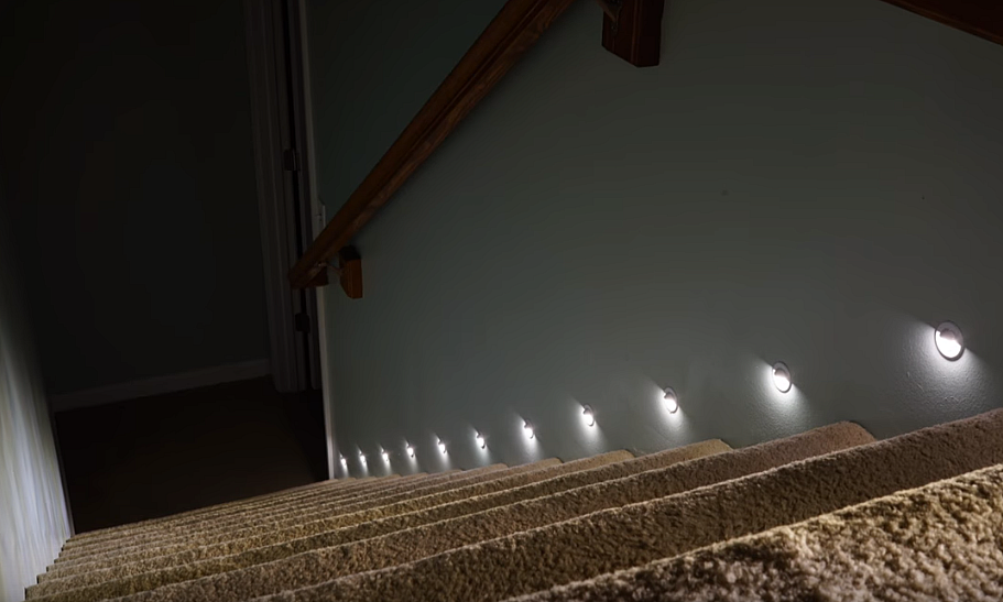 Светильники для подсветки лестницы