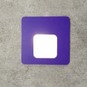 Фиолетовый встраиваемый в стену светильник для лестницы