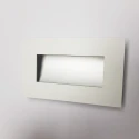 Прямоугольный белый светильник на лестницу
