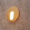 позолоченный светильник для подсветки лестницы